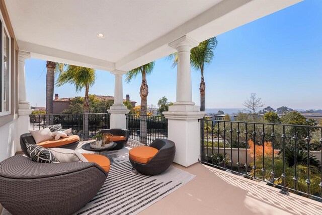 balcony featuring an outdoor hangout area