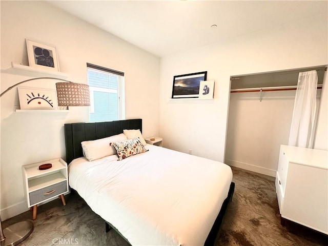 bedroom featuring a closet and baseboards