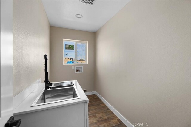 clothes washing area with laundry area, baseboards, visible vents, dark wood-type flooring, and washer hookup