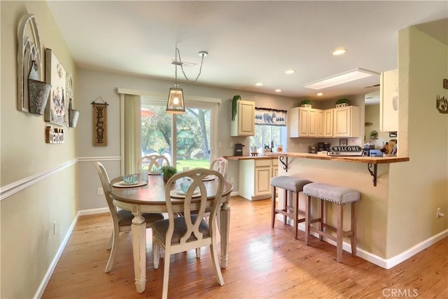 dining room featuring recessed lighting, light wood-type flooring, and baseboards