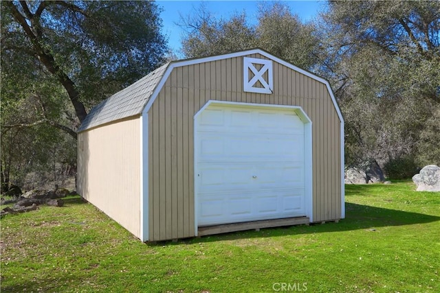 view of detached garage