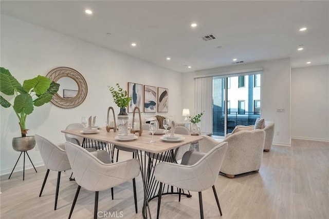 dining area featuring light wood-style floors, recessed lighting, visible vents, and baseboards