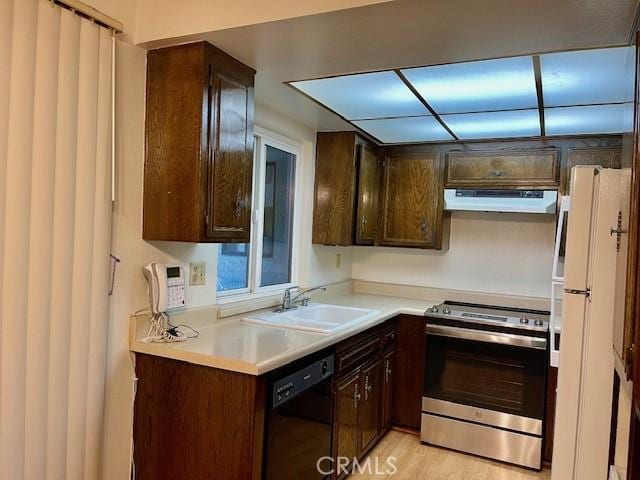 kitchen with extractor fan, a sink, freestanding refrigerator, stainless steel electric range oven, and dishwasher