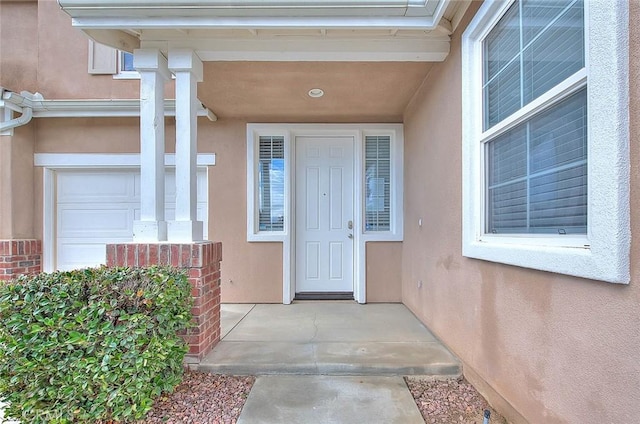 view of exterior entry with stucco siding