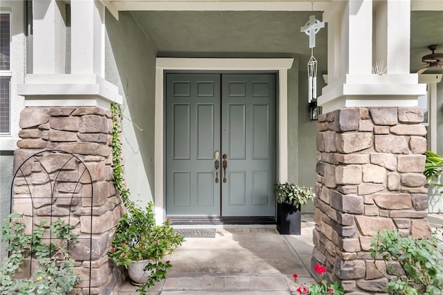 view of exterior entry with stucco siding