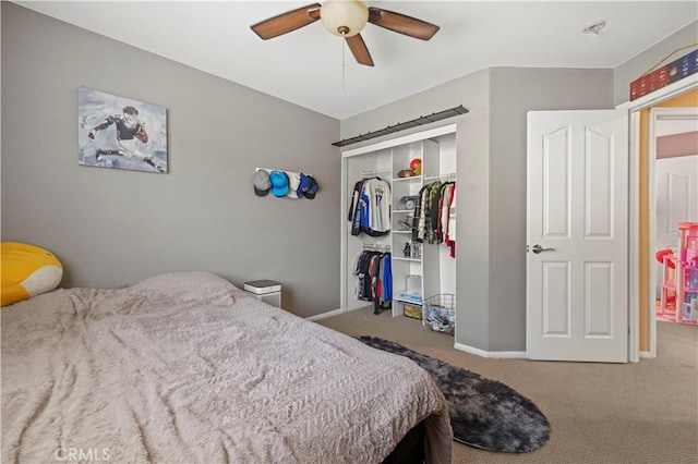 carpeted bedroom featuring a ceiling fan, a closet, and baseboards