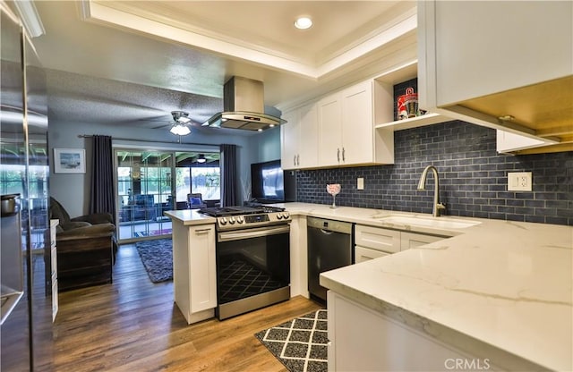 kitchen with dishwashing machine, stainless steel gas range oven, a peninsula, a sink, and island exhaust hood