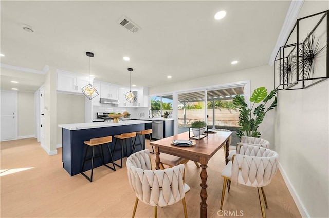 dining area with recessed lighting, baseboards, visible vents, and light wood finished floors