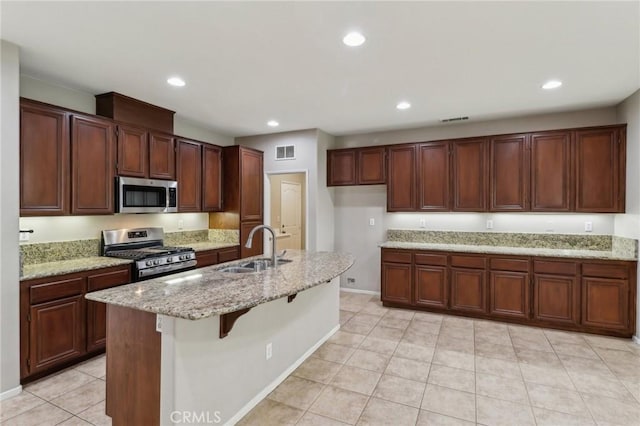 kitchen featuring visible vents, appliances with stainless steel finishes, a sink, and recessed lighting