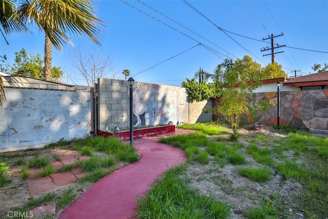 3255 N Arrowhead Ave, San Bernardino, CA 92405 - view of yard featuring fence