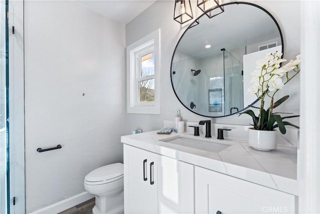 full bathroom with toilet, vanity, visible vents, baseboards, and a stall shower