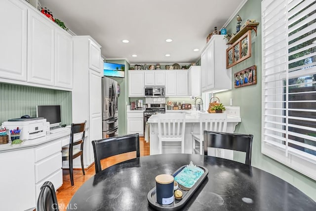 5 Ash Hollow Trl, Ladera Ranch, CA 92694 - dining room with recessed lighting