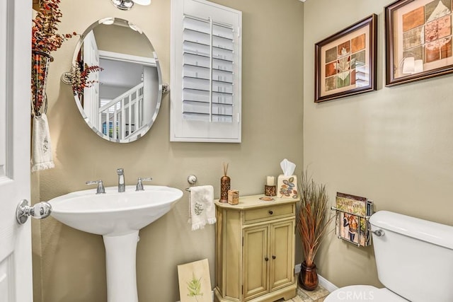 5 Ash Hollow Trl, Ladera Ranch, CA 92694 - bathroom featuring toilet and a sink