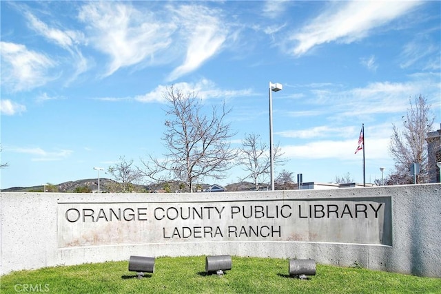 view of community / neighborhood sign