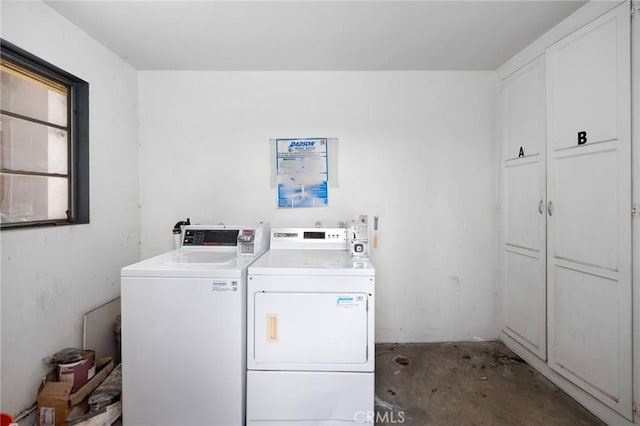 community laundry room with washer and clothes dryer