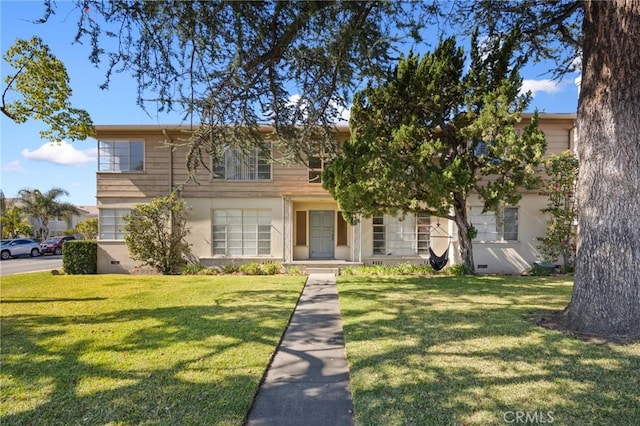 townhome / multi-family property with crawl space, a front lawn, and stucco siding