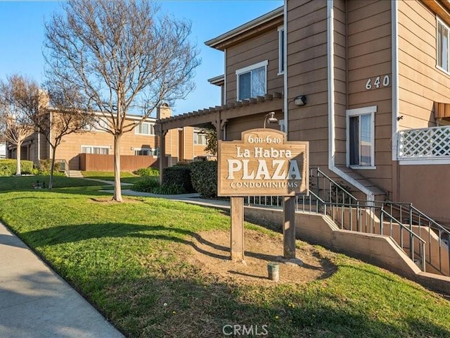 community sign with a lawn