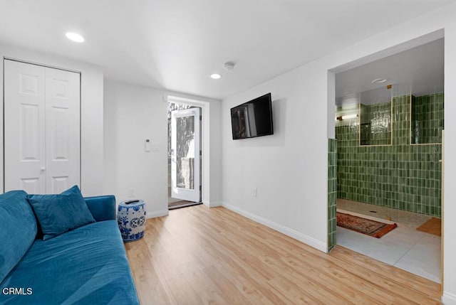 living area with recessed lighting, light wood-style flooring, and baseboards