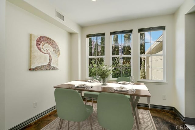 dining area featuring visible vents and baseboards