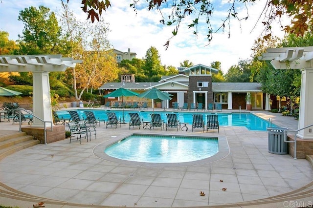 3518 Camino Cereza, Carlsbad, CA 92009 - community pool with a patio and a pergola