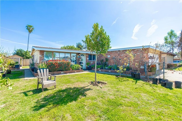 view of front facade with fence and a front lawn