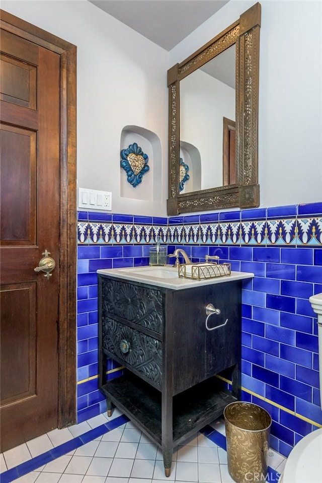 420 Inverness Dr, La Canada Flintridge, CA 91011 - room details featuring vanity and wainscoting