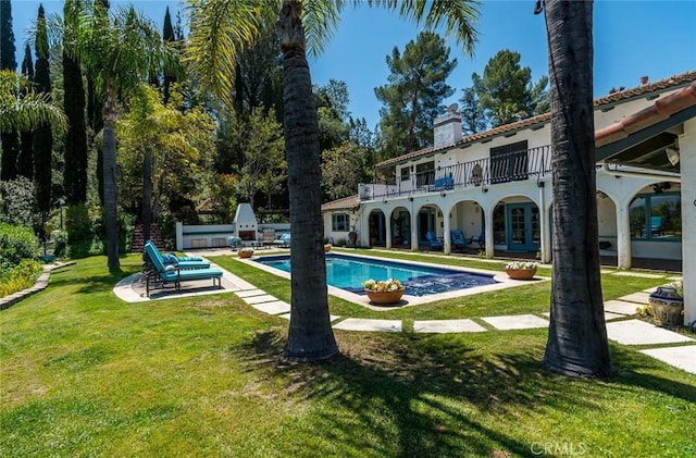 420 Inverness Dr, La Canada Flintridge, CA 91011 - pool featuring a lawn and a patio area