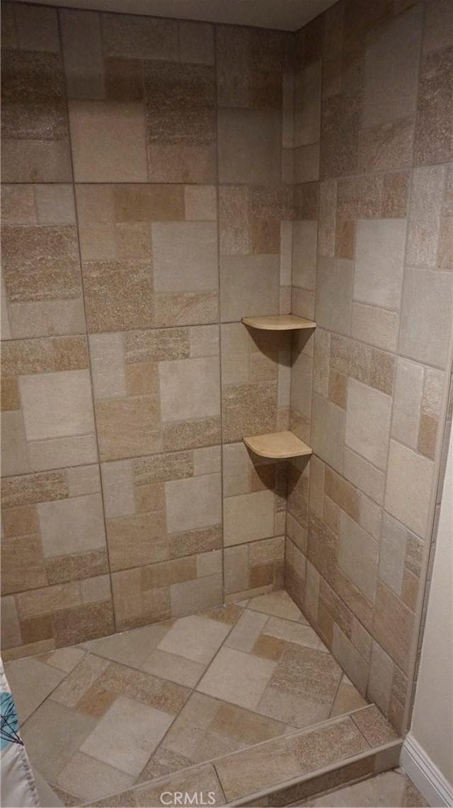 full bath featuring tiled shower