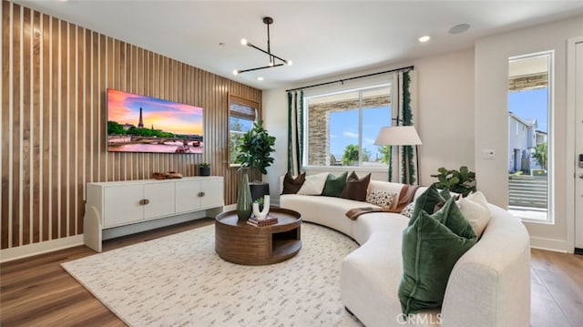 living area with wallpapered walls, baseboards, wood finished floors, and recessed lighting