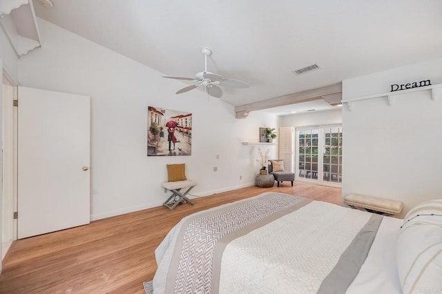 bedroom with light wood-type flooring, baseboards, visible vents, and ceiling fan