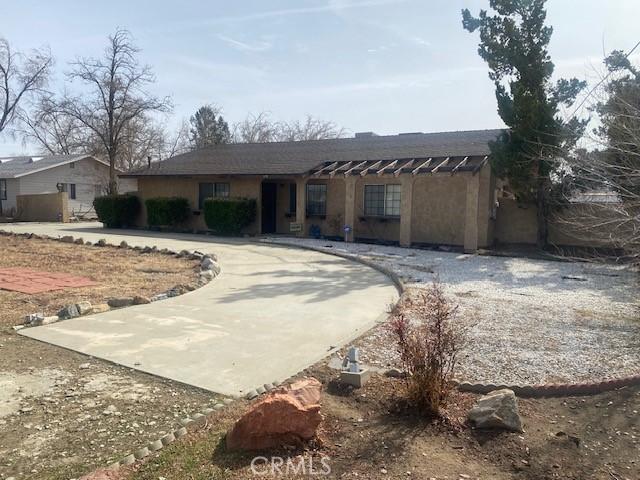 3158 E E Ave H8, Lancaster, CA 93535 - single story home featuring curved driveway