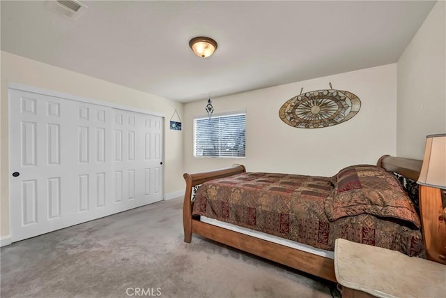 bedroom with carpet, a closet, visible vents, and baseboards