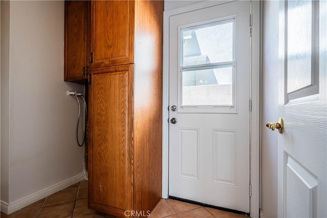 entryway featuring baseboards and light tile patterned floors