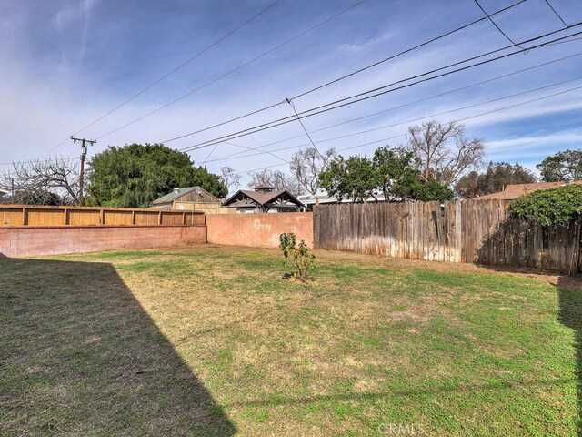 view of yard featuring a fenced backyard