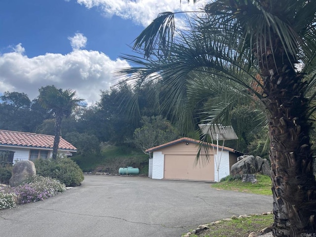 view of detached garage