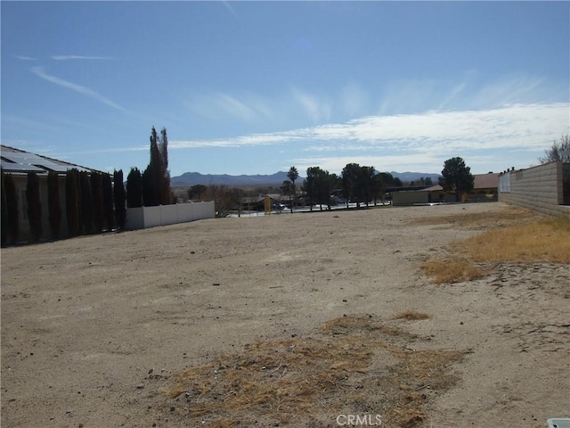 Listing photo 2 for 15071 Shady Elm Ln, Helendale CA 92342