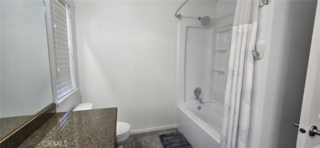 full bathroom featuring baseboards, shower / tub combo with curtain, and toilet