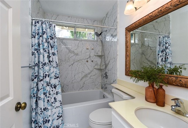 full bath with shower / tub combo with curtain, vanity, and toilet