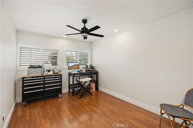 home office featuring recessed lighting, wood finished floors, a ceiling fan, and baseboards