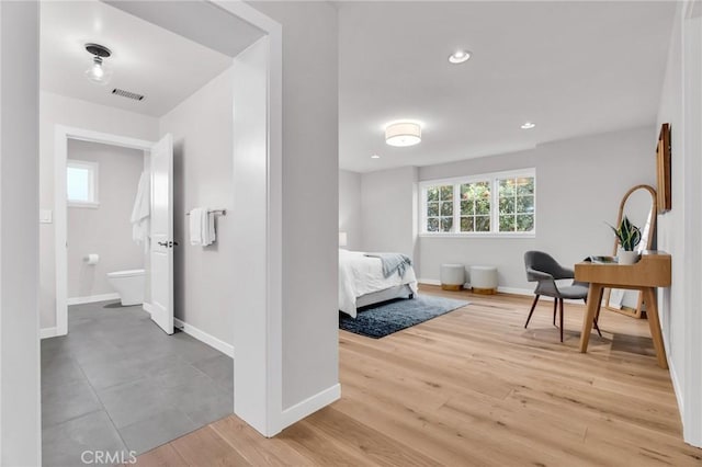 bedroom with recessed lighting, baseboards, visible vents, and light wood finished floors