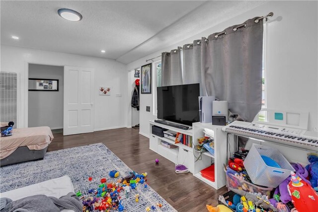 living area with recessed lighting, wood finished floors, and baseboards