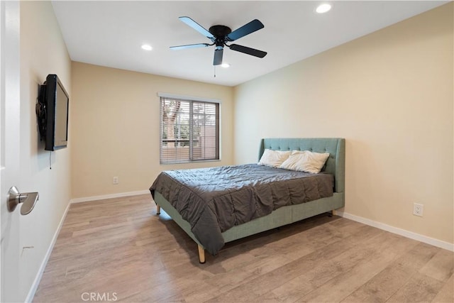 bedroom featuring light wood-style floors, baseboards, a ceiling fan, and recessed lighting