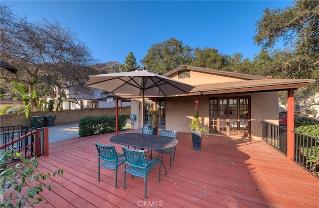 deck featuring outdoor dining area