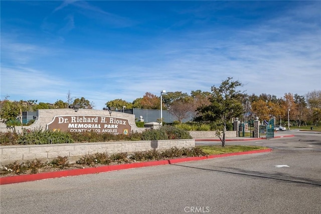 view of community / neighborhood sign