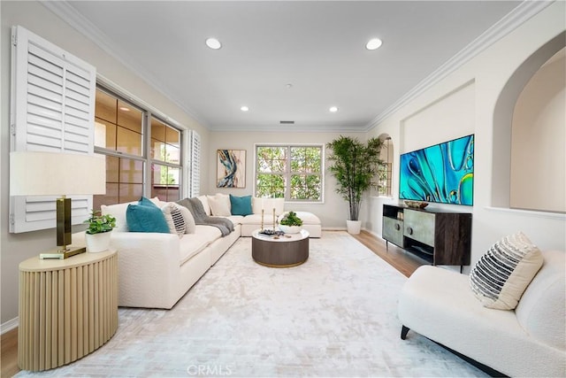 living room featuring recessed lighting, visible vents, ornamental molding, wood finished floors, and baseboards