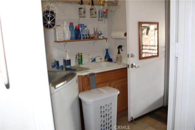 interior space featuring laundry area, bar, and a sink