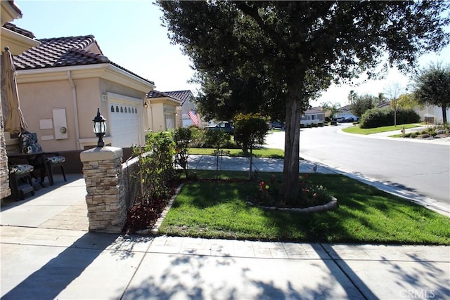 view of yard with a garage