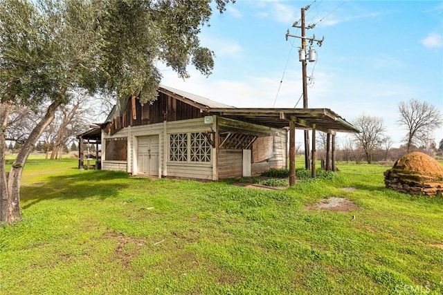 exterior space featuring an outbuilding