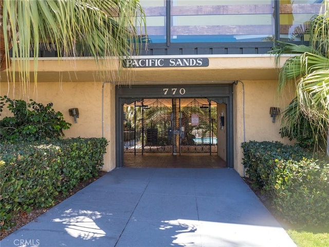 view of exterior entry with stucco siding