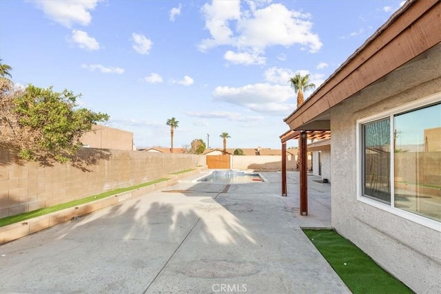 3190 E Vincentia Rd, Palm Springs, CA 92262 - view of patio / terrace with a fenced backyard